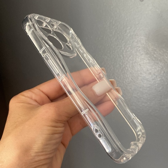 iPhone 15 pro flexible clear case - Picture 4 of 6